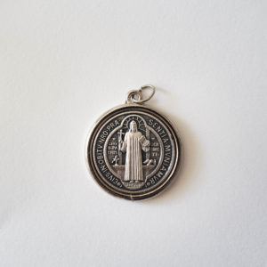 San Benito medalla mediana